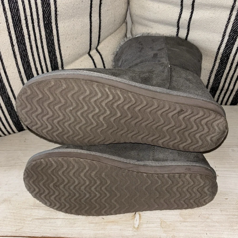 Aeropostale Gray Faux Suede Fur Lined Boots Warm Cozy Size 8 - Picture 6 of 11